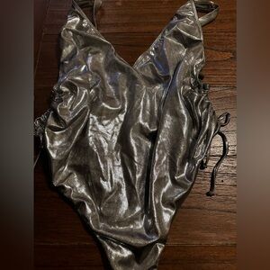 Good American swimsuit size 6.NWT